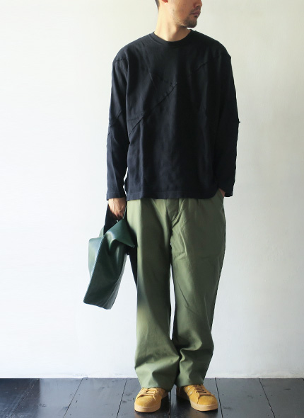 BRU NA BOINNEのカットソーのモデル着用画像