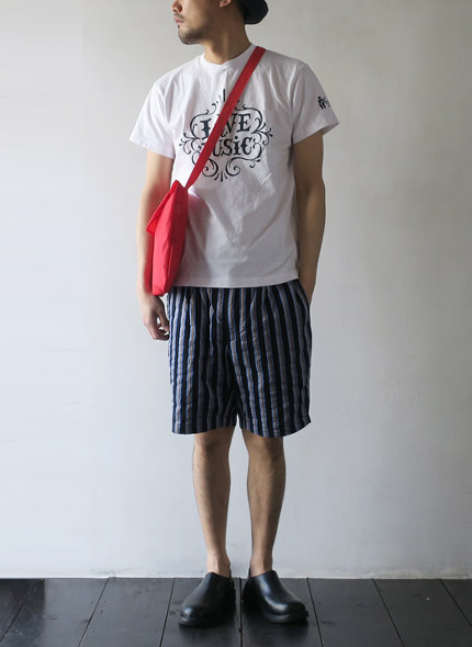Engineered GarmentsのTシャツのモデル着用画像