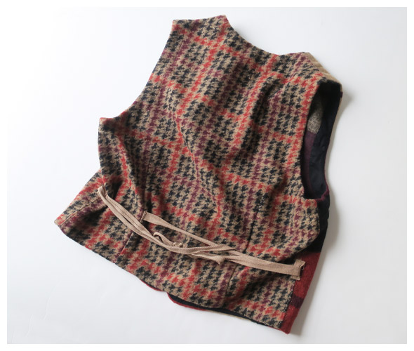 FWK by ENGINEERED GARMENTS(エフダブリューケイバイエンジニアドガーメンツ) ニットベスト DE853の商品ページです。