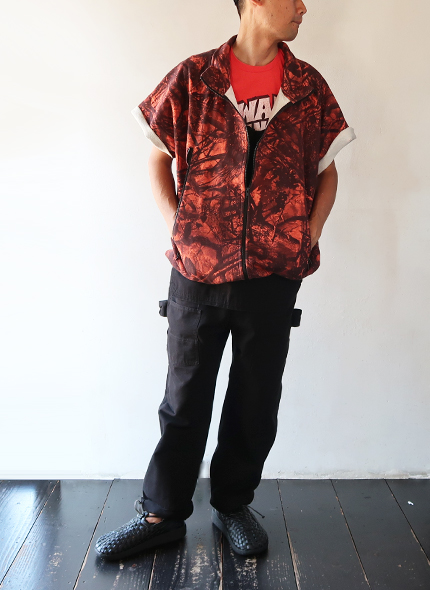 South2 West8のジャケットのモデル着用画像
