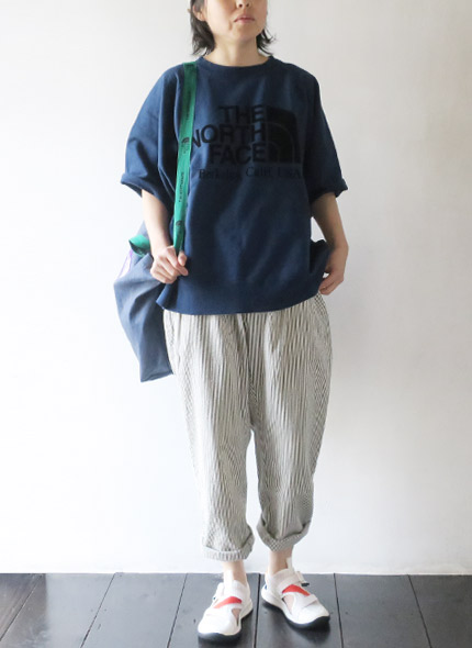 THE NORTH FACE PURPLE LABELのスウェットのモデル着用画像
