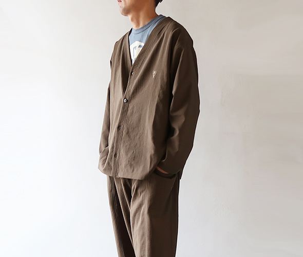 South2 West8 - V-NECK Cardigan - Poly Oxford - BROWN サウス2